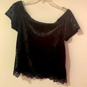 Off the shoulder black velvet shirt from No Comment !